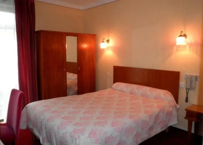 Hotel La Pierre Lys à Quillan