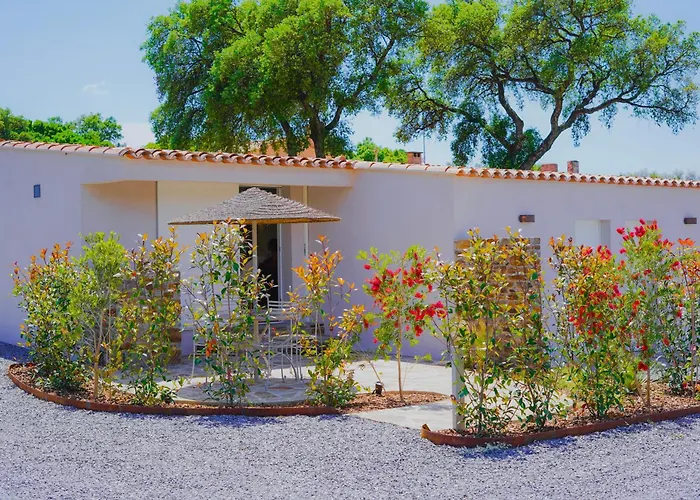 La Villa Nais -Suites&Appartements avec Piscine et Padel Bormes-les-Mimosas