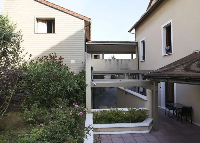 Aparthotel La Ferme Des Barmonts à Villejuif