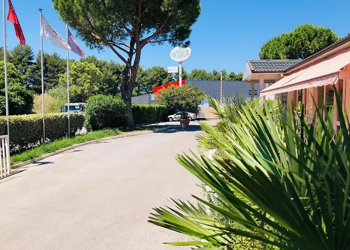HALT HOTEL - Choisissez l'Hôtellerie Indépendante Lattes
